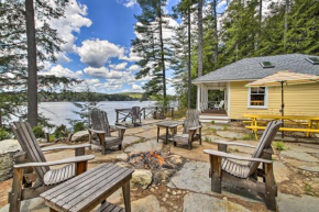 Lakefront Cottage Boat Dock, Patio and Kayaks!